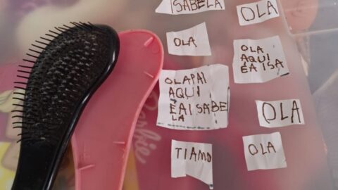 Pai encontra bilhetes escondidos da filha morta há 3 anos