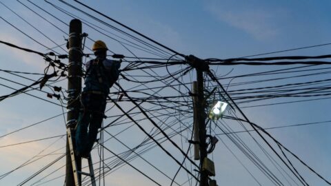 Bairros de Manaus, Itacoatiara e Iranduba vão ficar sem energia nesta terça; veja locais e horários